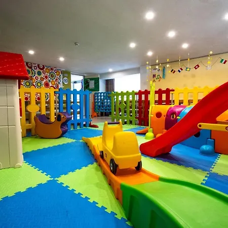 Globus Szálloda 3*