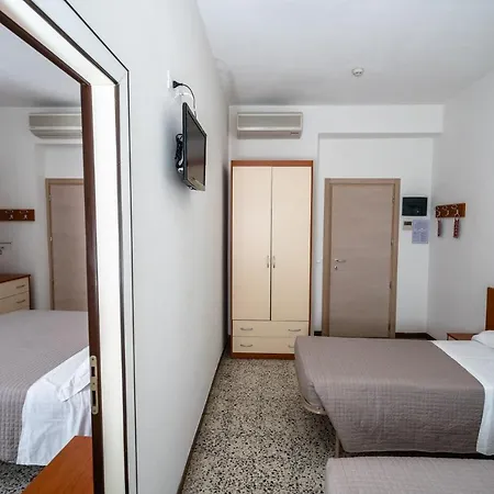 Globus Hotel 3*
